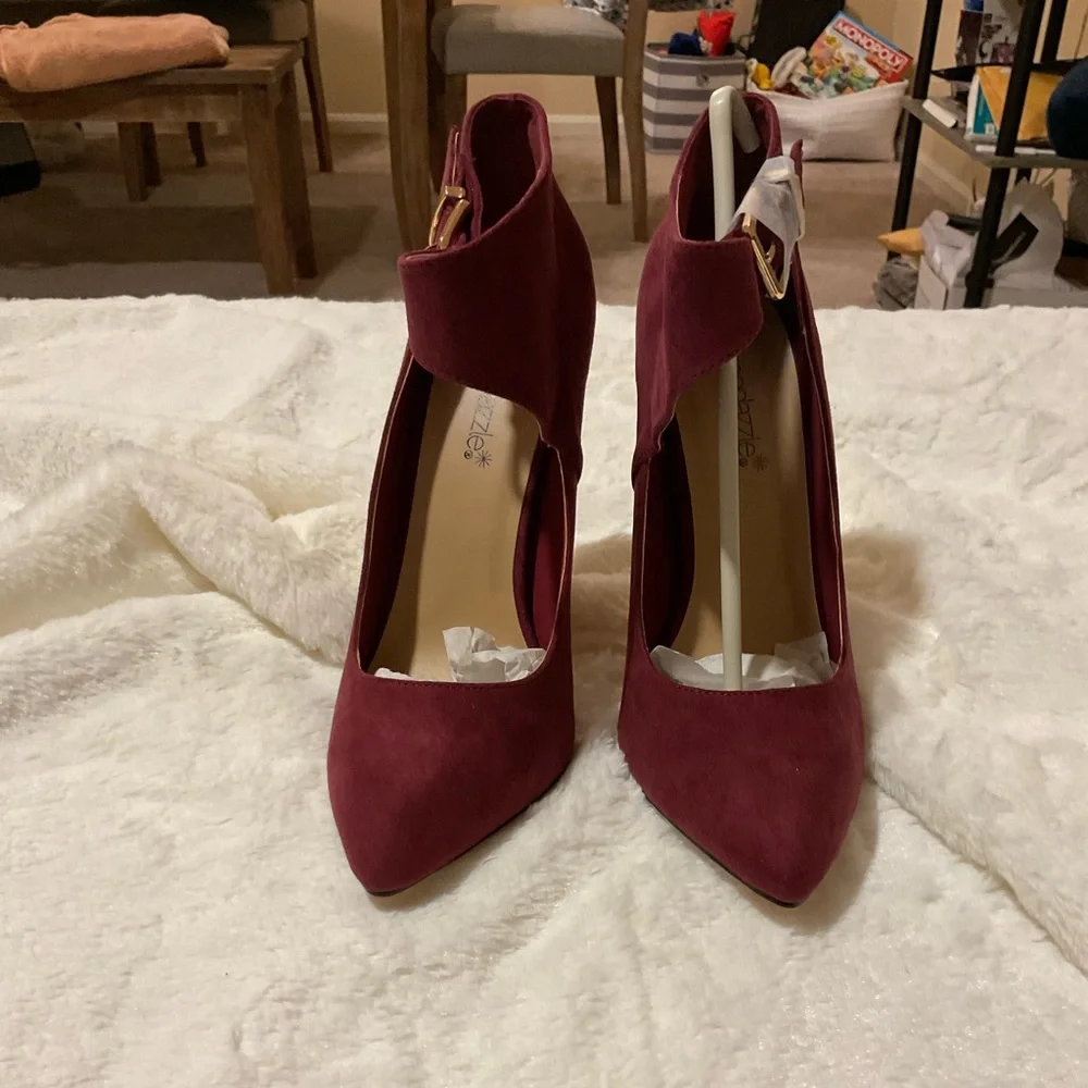 Red heels - Picture 2 of 3